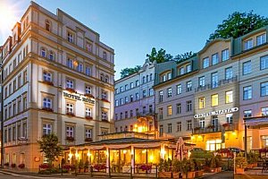 Karlovy Vary: Relax v Hotelu Růže **** s polopenzí a až 5 wellness a léčebnými procedurami + káva a zákusek 