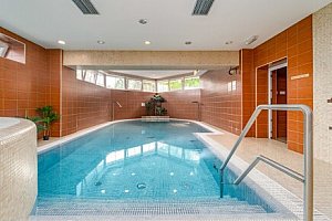 Beskydy poblíž aquaparku: Hotel Hukvaldy *** s polopenzí, wellness a bazénem neomezeně + finská a infra sauna