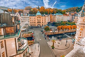 Karlovy Vary přímo v centru v luxusním Hotelu La Bohemia **** se snídaněmi formou bufetu a kávovarem na pokoji