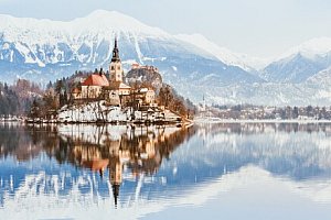 Slovinsko blízko Národního parku Triglav a jezera Bled v Hotelu Grajski dvor *** s polopenzí + vířivka