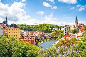 Český Krumlov: Pobyt přímo v historickém centru v Pensionu Linden se snídaněmi formou bufetu + láhev vína