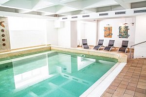 Klatovy – vstupní brána Šumavy v Hotelu Centrál *** s neomezeným wellness (2 bazény, 2 sauny) a snídaní