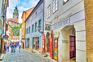 Český Krumlov přímo v centru u Náměstí Svornosti v Penzionu Pod Radnicí se snídaní a láhví vína