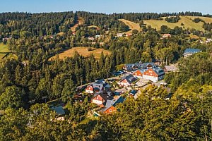 Relax v Jizerských horách: Jóga & Wellness Resort Uko se snídaní/polopenzí + bazénem, vířivkou a 3 saunami