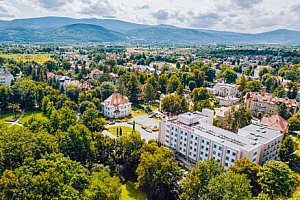 Polsko v Hotelu Cieplice Medi & SPA *** se snídaní/polopenzí a wellness centrem s bazénem se slanou vodou