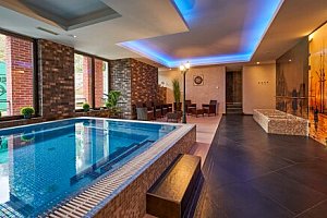 Mariánské Lázně: Luxusní Hotel Queens **** s neomezeným wellness centrem (bazén, vířivka, sauny) a polopenzí