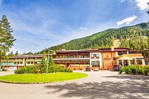 Nízké Tatry v Alexandra Wellness Hotelu *** s neomezeným wellness (bazén, sauny, vířivka) a polopenzí