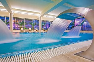 Karlovy Vary v luxusním Hotelu Savoy Westend ***** se snídaní/polopenzí, wellness s bazénem + solná jeskyně