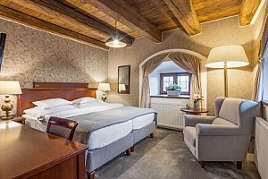 Praha: Romantický Pytloun Zámecký Hotel Ctěnice **** v pokoji Deluxe se snídaněmi, tapas + vstupy na výstavy