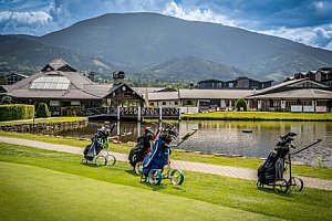 Beskydy nedaleko Stezky v oblacích Valaška: Golfový resort Prosper Golf Čeladná *** se snídaní nebo polopenzí