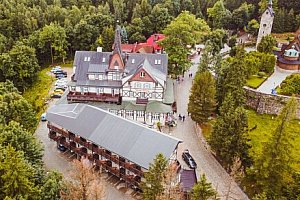 Polsko u hranic: Krkonoše blízko lanovky na Sněžku v Hotelu Tarasy Wang *** s polopenzí a neomezeným wellness