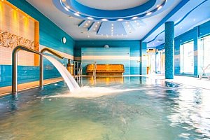 Velký Meder u aquaparku Thermal Corvinus ve Spa & Wellness Hotelu Orchidea *** s polopenzí, bazénem a saunami