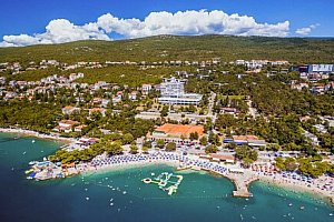 Malebná Crikvenica pouhých 250 m od pláže v Hotelu Omorika **** s polopenzí a bazénem + děti do 12 let zdarma