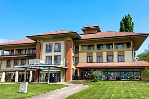 Dunajská Streda u jezera a jen 230 m od Thermalparku v Hotelu Legend *** se snídaní nebo polopenzí + parkování