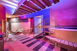 Pobyt pod Tatrami: Hotel Spolcentrum *** se snídaní/polopenzí, wellness s vířivkou a saunami + bowling a slevy