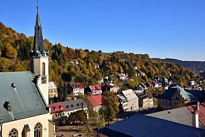 Krušné hory blízko lázní a turistických cílů: Jáchymov v Hotelu Orix se snídaněmi formou bufetu + úschovna kol