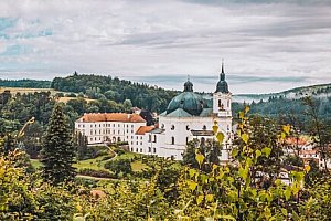 Moravský kras stylově: Romantický pobyt na Zámku Křtiny se snídaní nebo polopenzí a welcome drinkem + dárek