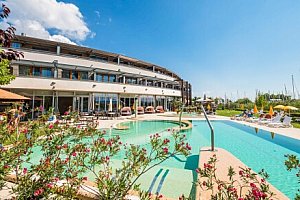 Balaton v luxusním Golden Lake Resort Hotelu **** s polopenzí a neomezeným wellness s bazény a saunovým světem