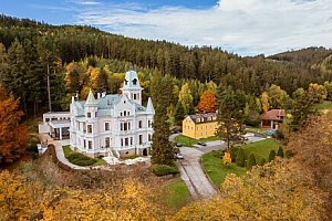 Karlovy Vary: Zámecký pobyt v Chateau Cihelny **** se snídaní či polopenzí, neomezeným wellness a masáží