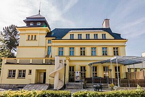 Jíloviště u Prahy: Palace Inn Hotel & Grill Restaurant **** se snídaní + privátní vstup do wellness a Prosecco