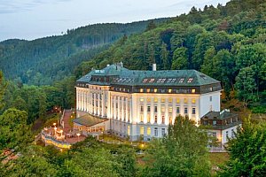 Radonové lázně Jáchymov: Hotel Radium Palace **** s polopenzí a lázeňským centrem (bazény a sauny) + masáž