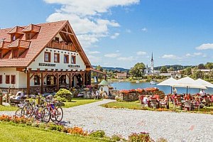 Frymburk přímo na břehu Lipna: Hotel Leyla *** se snídaněmi formou bufetu + dětský koutek a úschovna kol