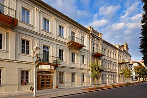 Františkovy Lázně: Badenia Hotel Praha *** s polopenzí, neomezeným wellness a ozdravnými procedurami + oplatky