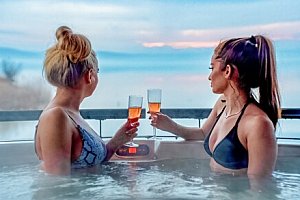 Siófok přímo u Balatonu: 4* Hotel Royal Mediterrán s polopenzí a wellness + sportovní vyžití a sleva na masáž