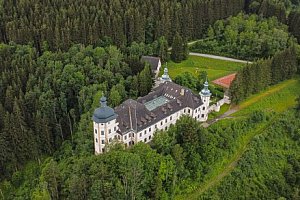 Štýrsko na zámku blízko národního parku: Admont v JUFA Hotelu Schloss Röthelstein *** s polopenzí a 2 saunami