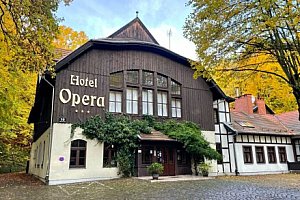 Pobřeží Baltského moře: Sopoty v Hotelu Opera *** se snídaněmi, 2 saunami a kulečníkem + dětská herna a hřiště