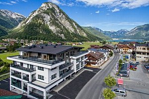 Pobyt u nejkrásnějšího tyrolského jezera v Arthur's Hotel am Achensee **** se snídaní a slevovou kartou