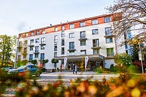 Hluboká nad Vltavou u zámku: LH Parkhotel Hluboká **** se snídaní nebo polopenzí a vstupem do wellness centra