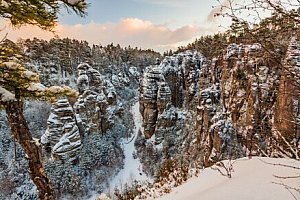 Český ráj nedaleko ski areálu: Aktivní dovolená v chatce/bungalovu v Resortu Ráj Srbsko *** + snídaně a sport