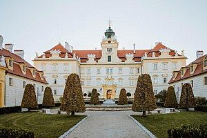 Lednicko-valtický areál a památky UNESCO: Zámecký Hotel Anton Florian se snídaněmi + welcome drink a víno