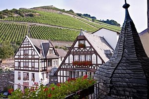 Hesensko v romantickém Rüdesheimu v Hotelu Berg's Alte Bauernschänke **** se snídaněmi a saunami