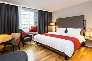 Hamburk v Hotelu Holiday Inn Hamburg – City Nord **** se snídaněmi, saunou v 18. patře + dítě do 12 let zdarma