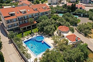 Chorvatsko: Pag jen 3 km od pláže Zrće v apartmánu pro 2 až 4 osoby v Aparthotel Resortu Trcol **** s bazénem