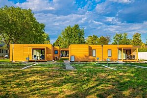 Mezőkövesd ve stylové chatce až pro 5 osob v Zsóry Liget Resortu **** + snídaně a sleva na vstup do lázní