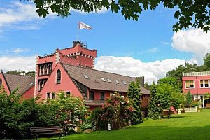 Braniborsko v The Lakeside Burghotelu zu Strausberg ****+ se snídaněmi, wellness s bazénem, saunami a fitness