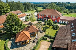 Podkrkonoší blízko hospitálu Kuks: Farma Nová Amerika se snídaní + dětské hřiště a vstupenka do zoo pro děti
