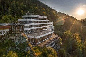 Vídeňské Alpy ve Sporthotelu am Semmering *** s polopenzí, neomezeným wellness a fitness + lanový park