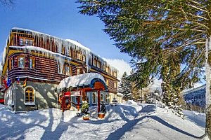 Špindlerův Mlýn: Alpský Hotel ***+ s polopenzí, neomezeným wellness, bazénem nebo masáží, zmrzlinou a kávou