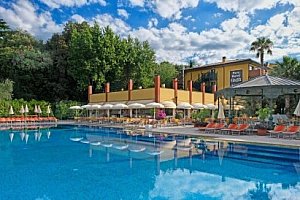 Bardolino na břehu Lago di Garda v Parc Hotelu Gritti **** se snídaní nebo polopenzí a wellness + sekt a sleva