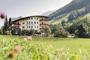 Wellness v Jižním Tyrolsku: Alpin Royal Wellness Refugium & Resort Hotel ****+ s polopenzí, bazény a saunami