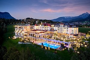 Luxusní wellness pobyt v Bad Häringu: Hotel Panorama Royal ****+ s polopenzí, bazény, 7 saunami a programem