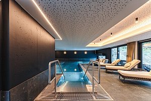 Pobyt v Tyrolských Alpách 1,3 km od vodopádu Stockibach: Hotel Arpuria ****+ s polopenzí a wellness (600 m²)