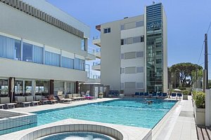 Letovisko Rimini: Miramare přímo u pláže v Hotelu Ascot & Spa **** s polopenzí + bazén, vířivka a animace