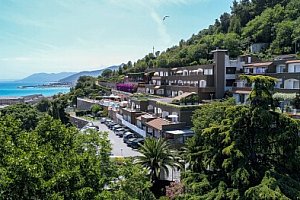 Ligurské moře 10 minut od pláže: Dovolená v Residenci Sant'Anna s bazénem a soukromou pláží + dětské hřiště