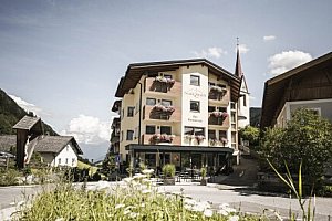 Dovolená v Jižním Tyrolsku: Racines v Hotelu Schölzhorn *** s polopenzí, wellness a turistikou v Alpách
