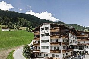 Dovolená v Jižním Tyrolsku v Hotelu Adler ***  s polopenzí, rozsáhlým wellness a kartou na dopravu zdarma 